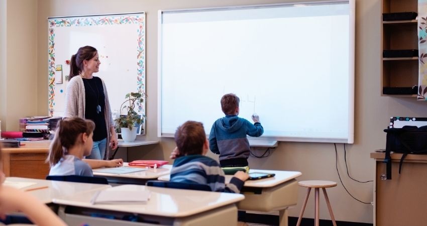 Interactive Smart Boards For Schools For almost any Greater Understanding Atmosphere